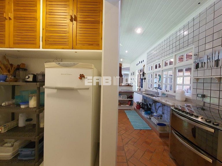 Casa com 2 suítes, piscina, churrasqueira e ar condicionado