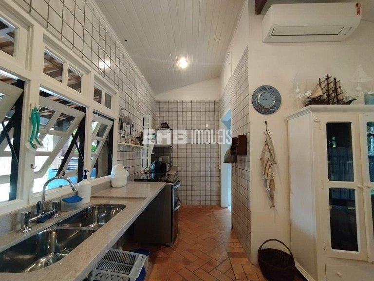 Casa com 2 suítes, piscina, churrasqueira e ar condicionado
