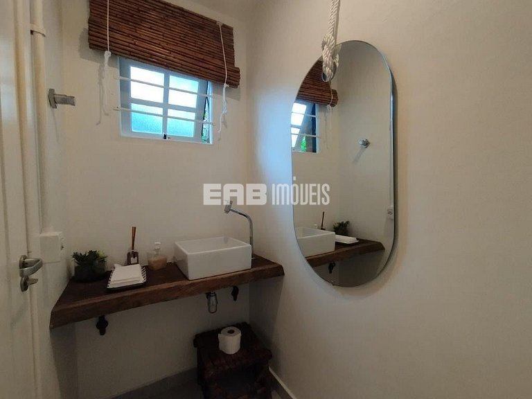 Casa com 2 suítes, piscina, churrasqueira e ar condicionado