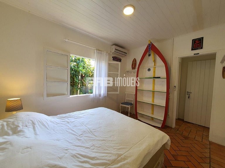 Casa com 2 suítes, piscina, churrasqueira e ar condicionado