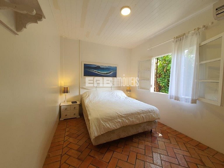 Casa com 2 suítes, piscina, churrasqueira e ar condicionado