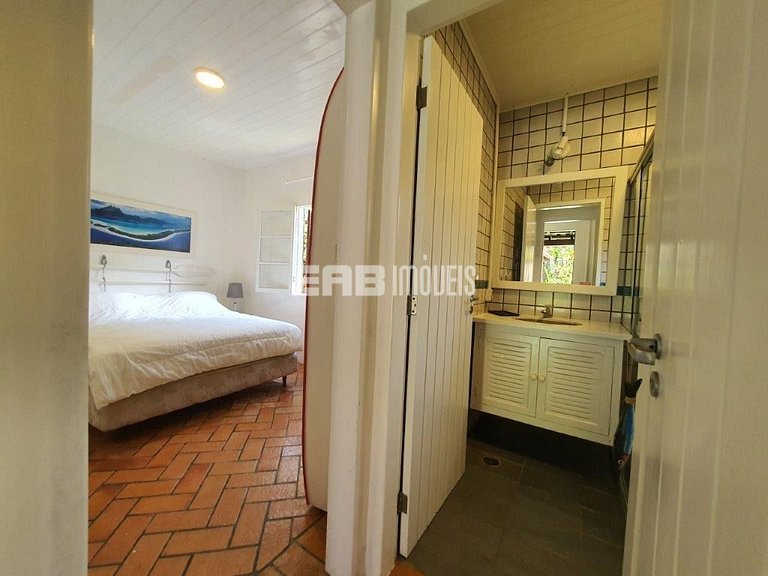 Casa com 2 suítes, piscina, churrasqueira e ar condicionado