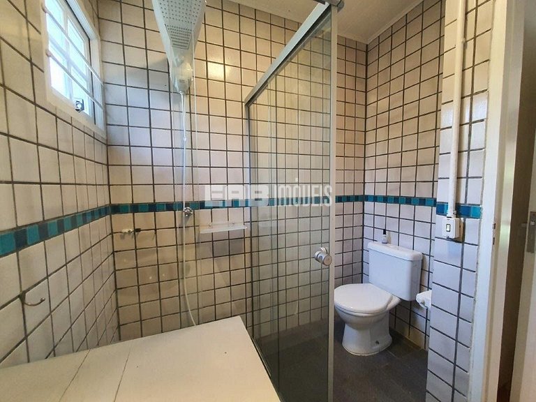 Casa com 2 suítes, piscina, churrasqueira e ar condicionado