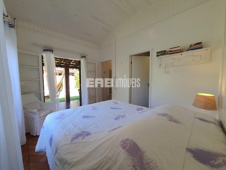 Casa com 2 suítes, piscina, churrasqueira e ar condicionado