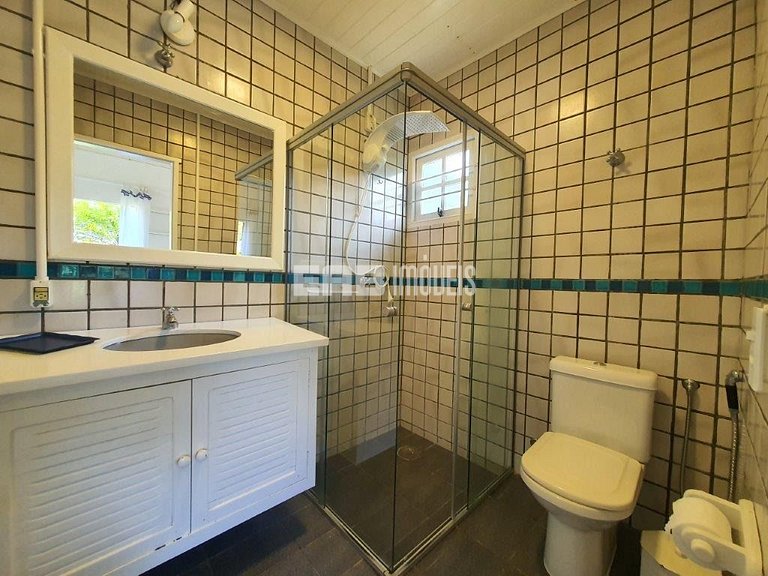 Casa com 2 suítes, piscina, churrasqueira e ar condicionado