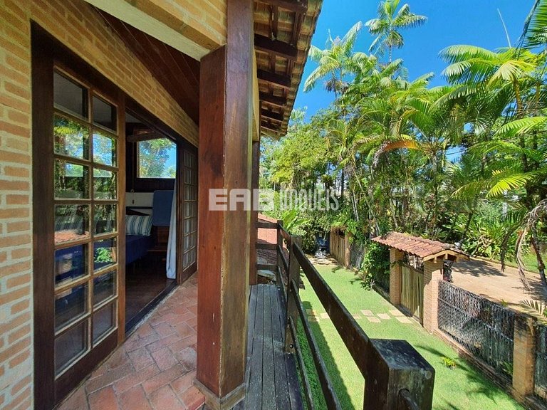 Casa com 2 suítes, piscina, churrasqueira e ar condicionado