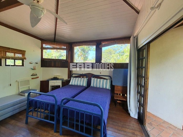 Casa com 2 suítes, piscina, churrasqueira e ar condicionado