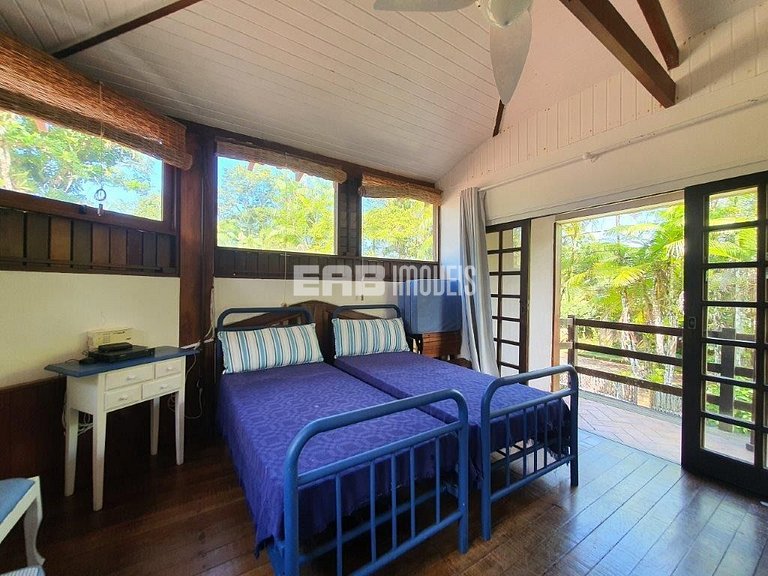 Casa com 2 suítes, piscina, churrasqueira e ar condicionado