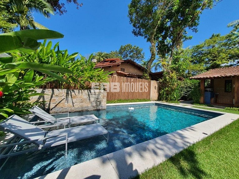 Casa com 2 suítes, piscina, churrasqueira e ar condicionado