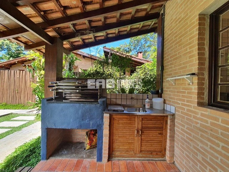 Casa com 2 suítes, piscina, churrasqueira e ar condicionado