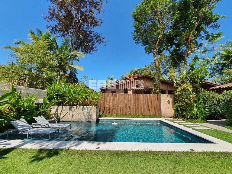 Casa com 2 suítes, piscina, churrasqueira e ar condicionado