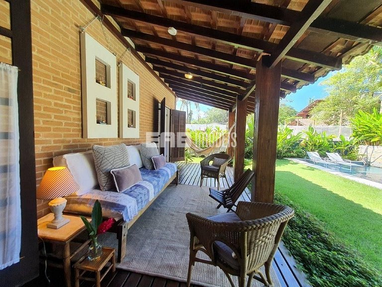 Casa com 2 suítes, piscina, churrasqueira e ar condicionado