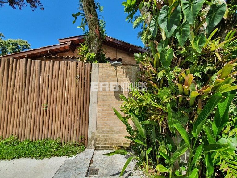 Casa com 2 suítes, piscina, churrasqueira e ar condicionado