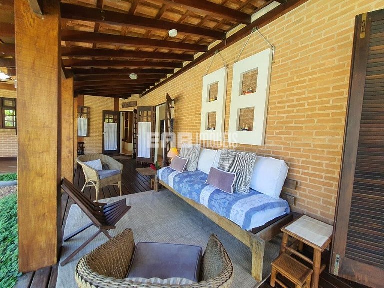 Casa com 2 suítes, piscina, churrasqueira e ar condicionado