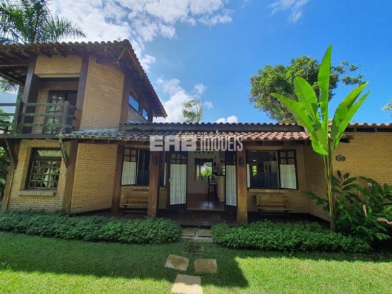 Casa com 2 suítes, piscina, churrasqueira e ar condicionado