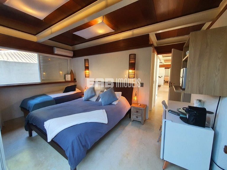 Casa moderna com 4 suítes em Itamambuca