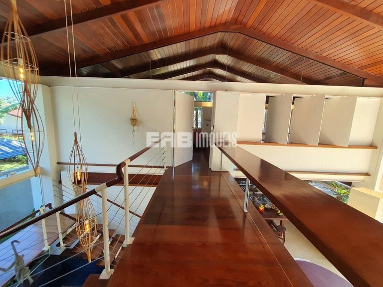 Casa moderna com 4 suítes em Itamambuca