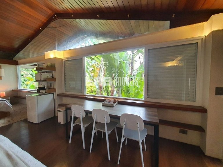 Casa moderna com 4 suítes em Itamambuca