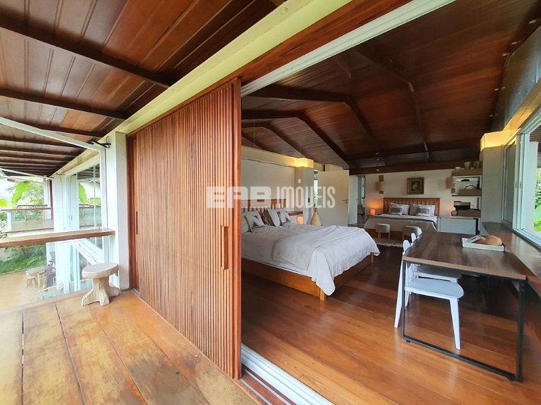 Casa moderna com 4 suítes em Itamambuca