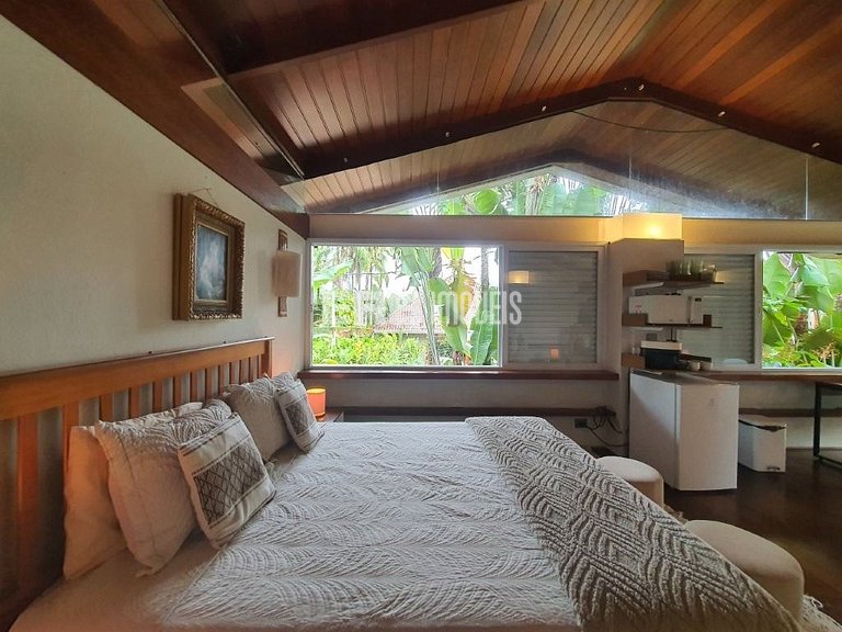 Casa moderna com 4 suítes em Itamambuca