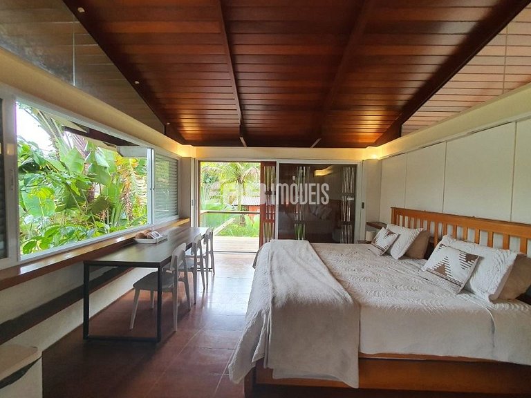 Casa moderna com 4 suítes em Itamambuca