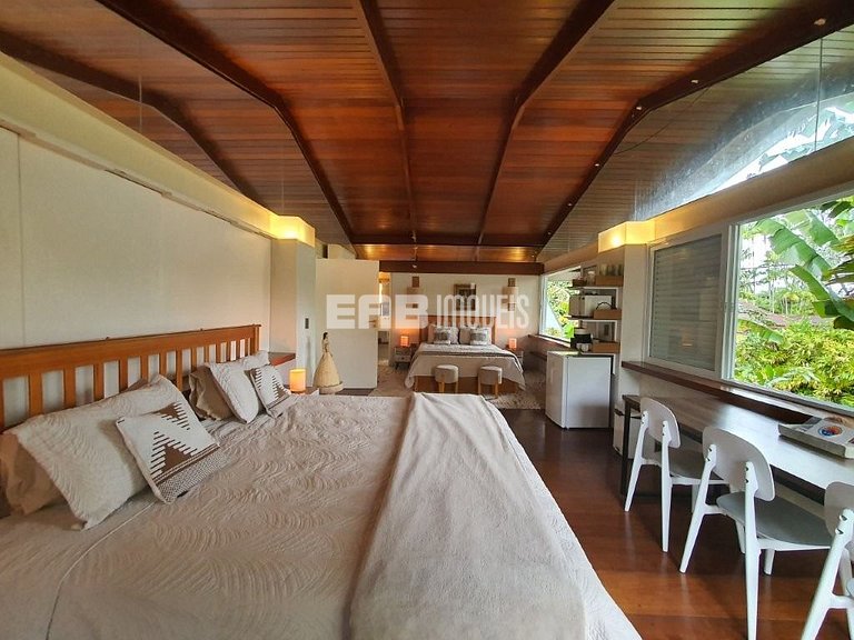 Casa moderna com 4 suítes em Itamambuca