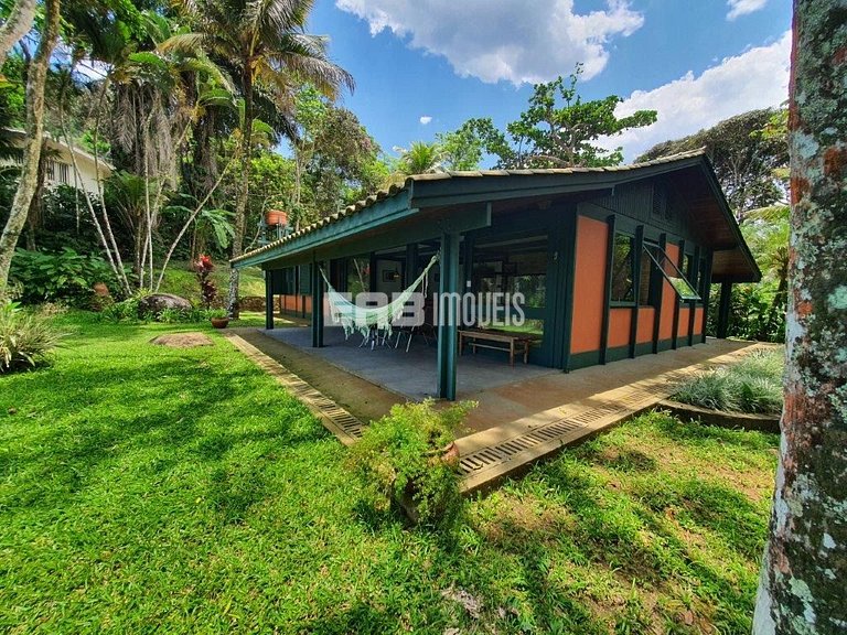Casa com vista para o mar, na praia do Félix, em Ubatuba