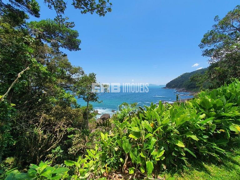 Casa com vista para o mar, na praia do Félix, em Ubatuba