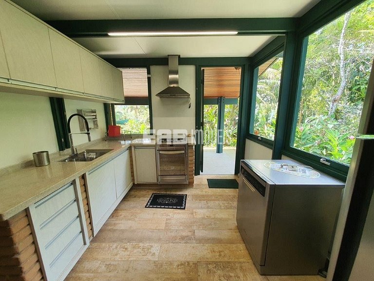 Casa com vista para o mar, na praia do Félix, em Ubatuba