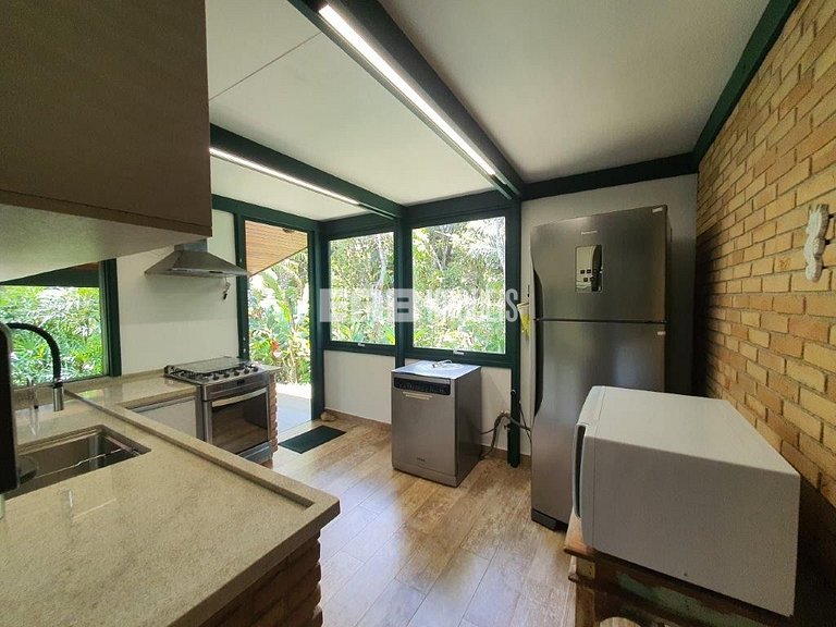 Casa com vista para o mar, na praia do Félix, em Ubatuba