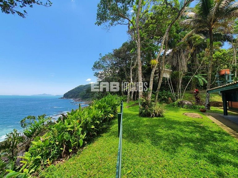 Casa com vista para o mar, na praia do Félix, em Ubatuba