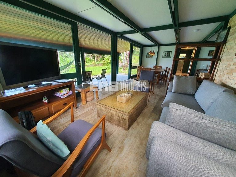 Casa com vista para o mar, na praia do Félix, em Ubatuba