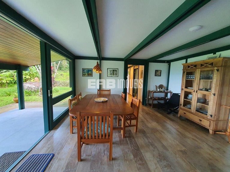 Casa com vista para o mar, na praia do Félix, em Ubatuba