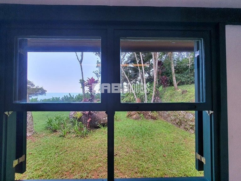 Casa com vista para o mar, na praia do Félix, em Ubatuba