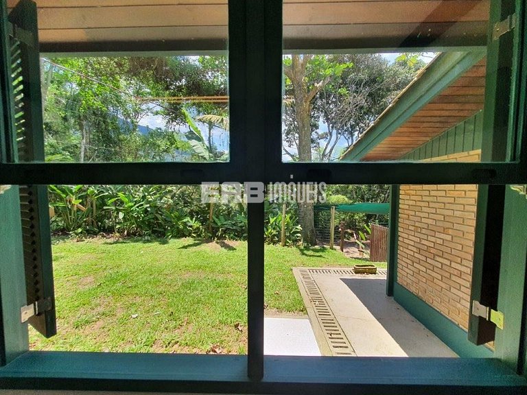 Casa com vista para o mar, na praia do Félix, em Ubatuba