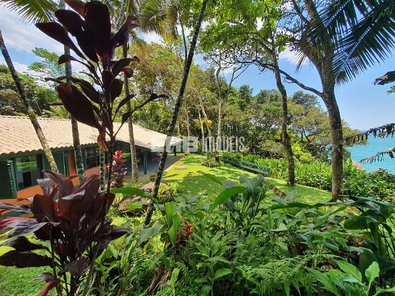 Casa com vista para o mar, na praia do Félix, em Ubatuba