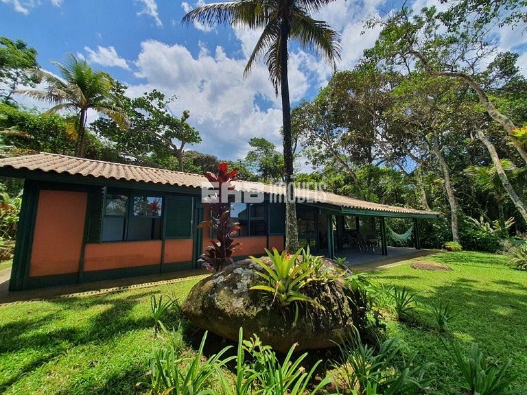 Casa com vista para o mar, na praia do Félix, em Ubatuba