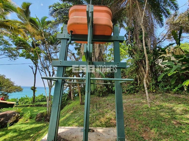 Casa com vista para o mar, na praia do Félix, em Ubatuba