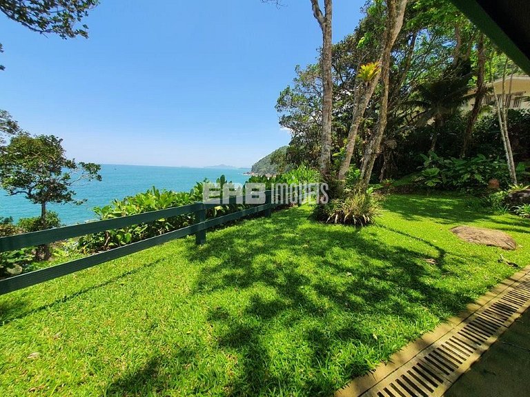 Casa com vista para o mar, na praia do Félix, em Ubatuba