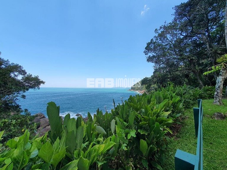 Casa com vista para o mar, na praia do Félix, em Ubatuba
