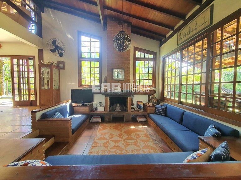 Casa com 5 suítes para locação na Praia de Itamambuca