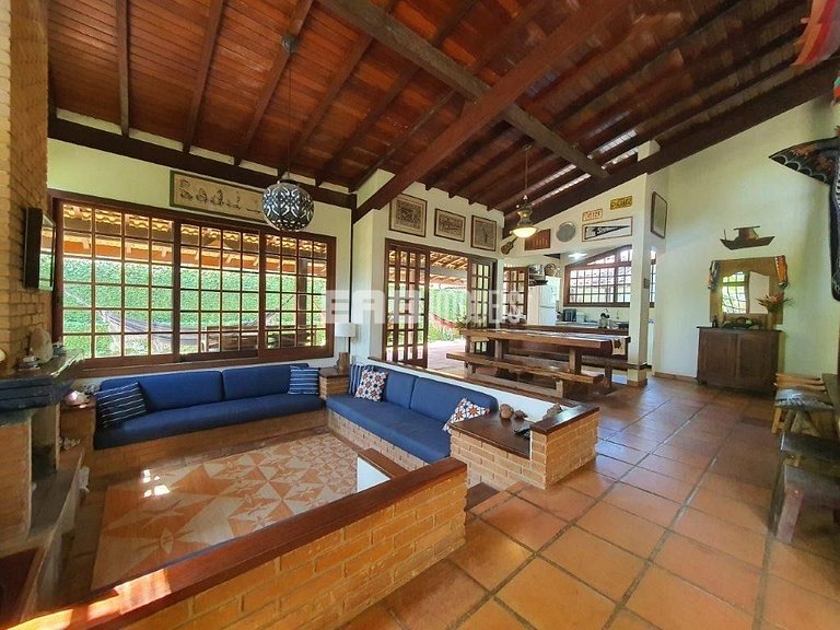 Casa com 5 suítes para locação na Praia de Itamambuca