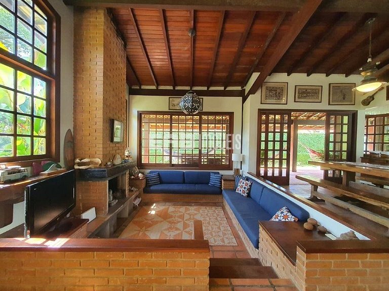 Casa com 5 suítes para locação na Praia de Itamambuca