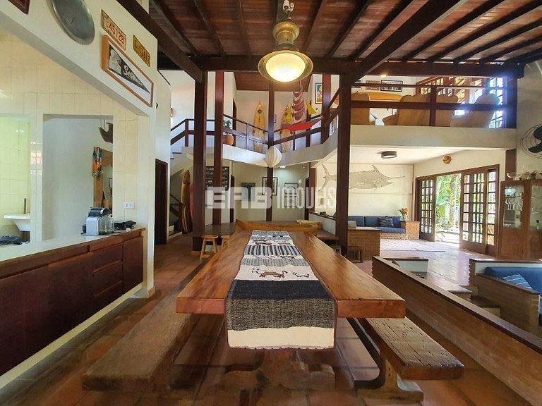 Casa com 5 suítes para locação na Praia de Itamambuca