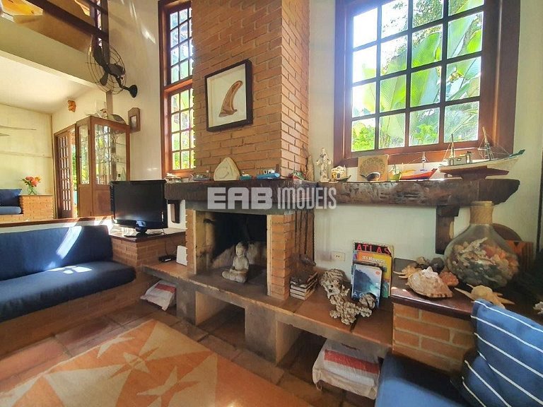 Casa com 5 suítes para locação na Praia de Itamambuca