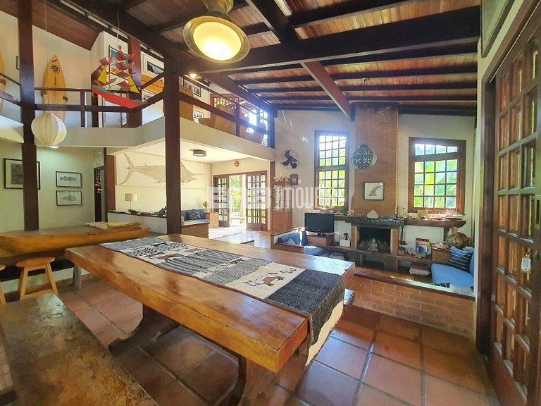 Casa com 5 suítes para locação na Praia de Itamambuca