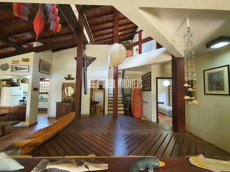 Casa com 5 suítes para locação na Praia de Itamambuca