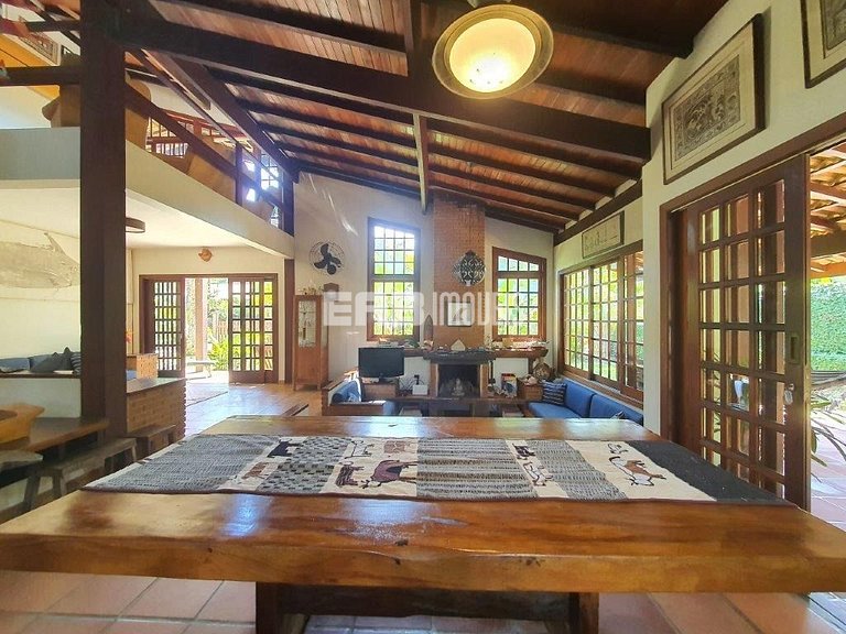 Casa com 5 suítes para locação na Praia de Itamambuca