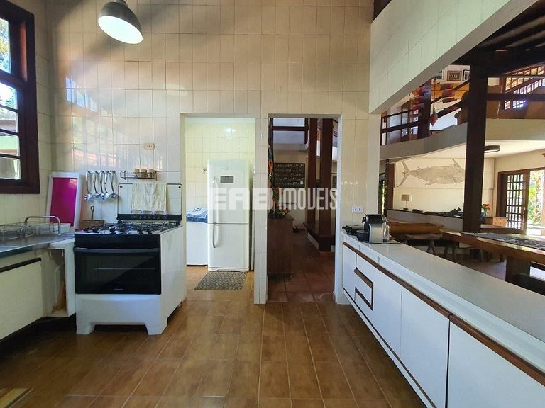 Casa com 5 suítes para locação na Praia de Itamambuca