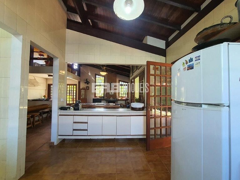 Casa com 5 suítes para locação na Praia de Itamambuca